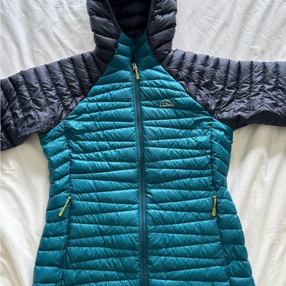 L.L. Bean Ultralight Down 850 Hooded Jacket in Teal/Navy, Packable, Size Small - Picture 3 of 12